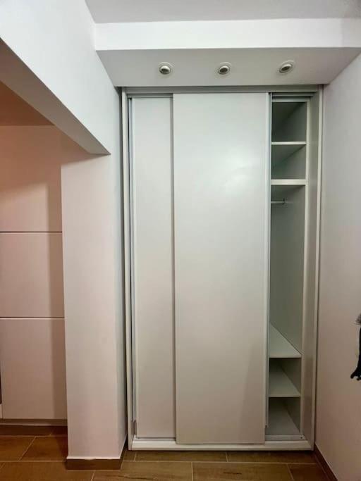 Cipariu Corner Apartment คลูจ-นาโปกา ภายนอก รูปภาพ
